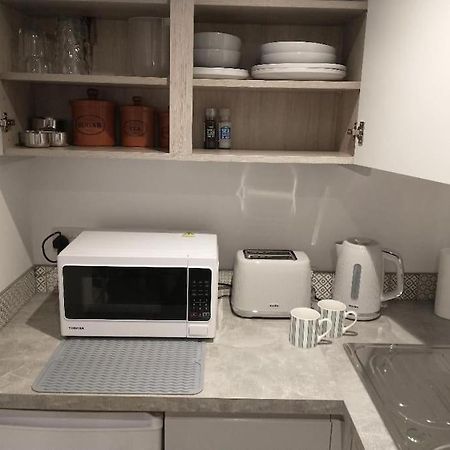 Cosy Garden Studio Room Minimum Two Night Booking Brighton Exterior photo