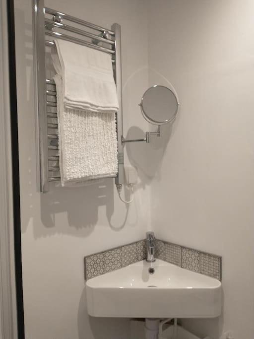 Cosy Garden Studio Room Minimum Two Night Booking Brighton Exterior photo