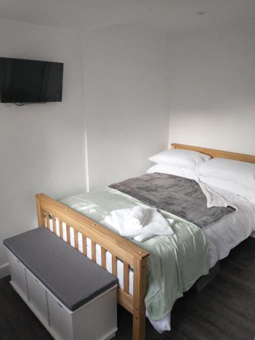 Cosy Garden Studio Room Minimum Two Night Booking Brighton Exterior photo