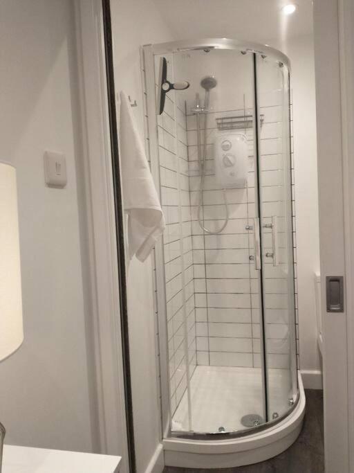 Cosy Garden Studio Room Minimum Two Night Booking Brighton Exterior photo