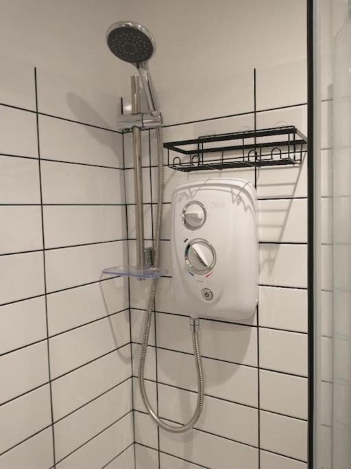Cosy Garden Studio Room Minimum Two Night Booking Brighton Exterior photo