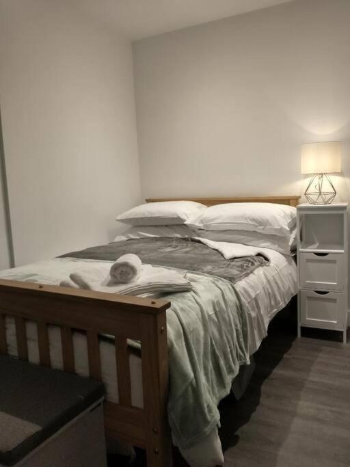 Cosy Garden Studio Room Minimum Two Night Booking Brighton Exterior photo